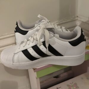 Size 9 Unisex Adidas Superstar White and Black